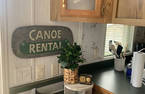Pettit Cabin | Awesome tiny house with lake view. Great getaway for couples.