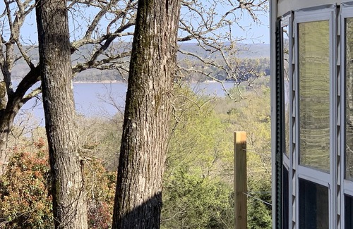 Pettit Cabin | Awesome tiny house with lake view. Great getaway for couples.