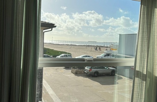 Ocean Beach Apartment | Awesome View of Beach + Pier, Queen + Full + Couch, Kitchen, Hot-tub