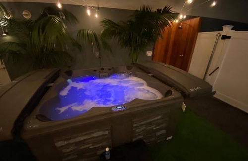 Ocean Beach Apartment | Awesome View of Beach + Pier, Queen + Full + Couch, Kitchen, Hot-tub