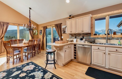 Windcliff Estates House | Awestruck Luxury Vacation Home at Windcliff