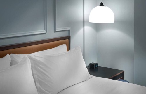 Union Square Hotel | Axiom Hotel, Mono Queen, High-Tech Suite, Fiber Optic WiFi, Smart TV