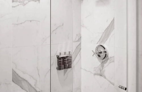 Union Square Hotel | Axiom Hotel, Mono Queen, High-Tech Suite, Fiber Optic WiFi, Smart TV