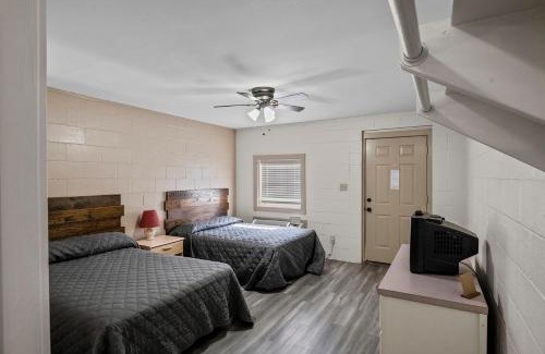 Emory Hotel | Axtons Bass City Lake Front Resort