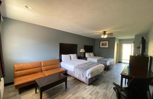 Berryville Hotel | Aya's Blossoms Inn