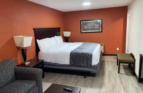 Berryville Hotel | Aya's Blossoms Inn