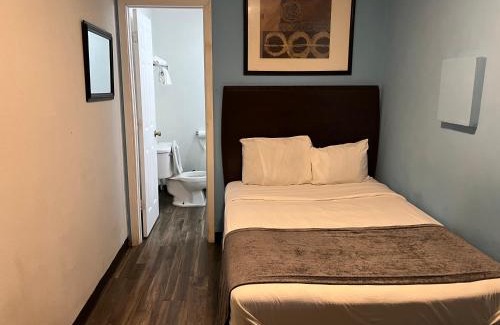Berryville Hotel | Aya's Blossoms Inn