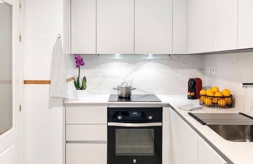 Goya Apartment | Ayala Apartment with parking