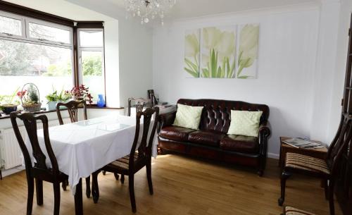 Cambridge House | Aylesbray Lodge