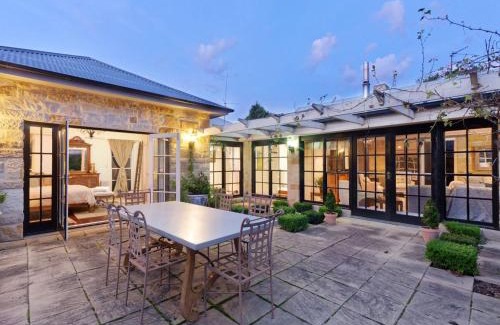 Mittagong House | Aylmerton House and Cottage for 14 Southern Highlands