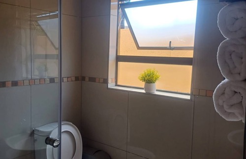 Acornhoek House | Aza Guesthouse