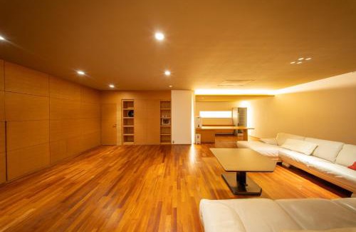 Higashiazabu House | Azabu Modern House The Tokyo Tower can be seen from the villa 500m2