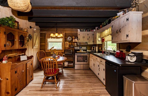 Blowing Rock Cabin | Azalea Cabin on Main St Blowing Rock