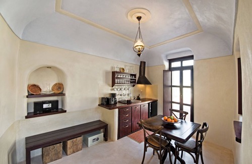 Finikia Hotel | Azalea Houses