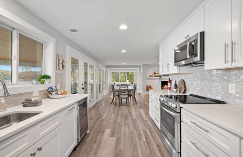 Lake Norman of Catawba House | Azalea Point by SoCharm | Quaint Lakefront Retreat