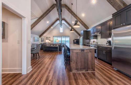 Lake Norman of Catawba House | Azalea Retreat - The Cottage by AvantStay Pool