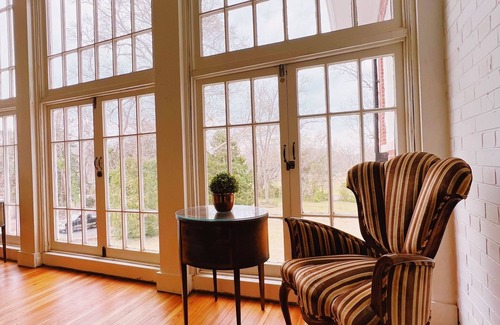 LaGrange Apartment | Azalea Suite at Truitt Vanderbilt Club sleeps 6!