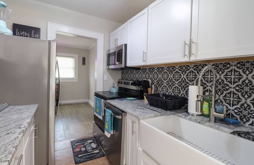 Greensboro Cottage | ⭐️Azaleas Cottage⭐️ 🐕🏟️📚🍔🏊‍♀️