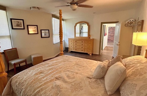 Pevely Cabin | Azaria Lodge - Sleeps up to 38 People - Keep Everyone Together as you Celebrate!