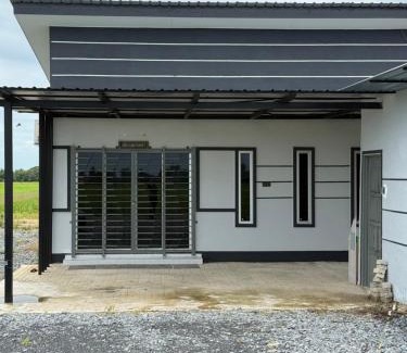 Kampung Tebok House | Azlynie Homestay