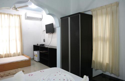 Fulhadhoo House | Azoush Tourist Guesthouse