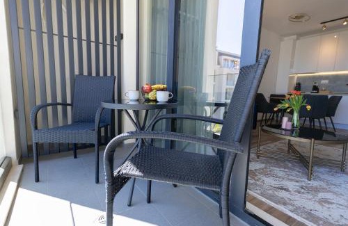 Saints Constantine and Helena Apartment | Azur Pearl by RV Apartments