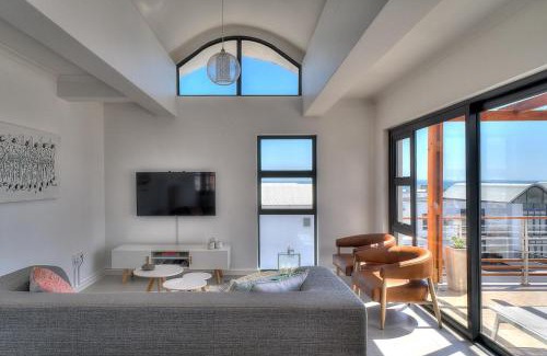 Big Bay Apartment | Azure 216