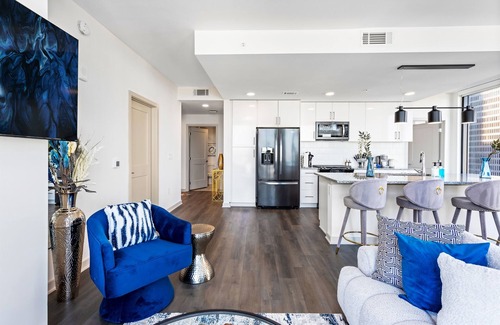 Peachtree Center Condo | Azure Heights: Executive Stay | 21st-Floor Luxury Suite with Skyline Views