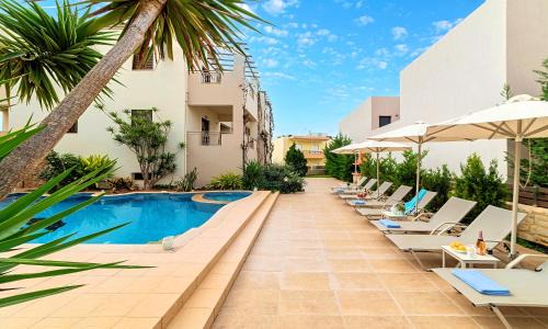 Skaleta Villa | Azure Horizon Villa Heated Pool Beach at 550 m