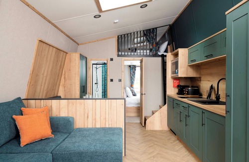 Great Billing Resort | Azure Horizons - Brook Glamping Pod Pet GV19