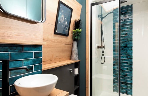 Great Billing Resort | Azure Horizons - Brook Glamping Pod Pet GV19