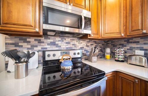 Beauclerc House | ~Azure Luxury Landing Sleeps 10 Heated Pool~