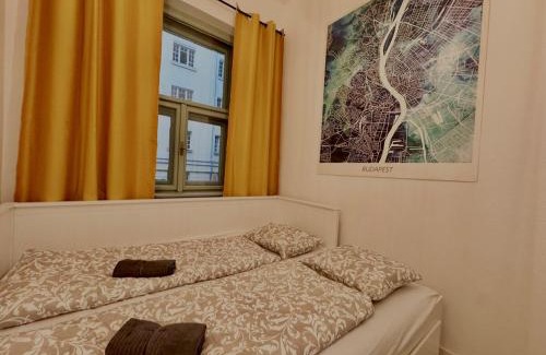 Pusztavacs Apartment | Azure Residence - Modern 2BR