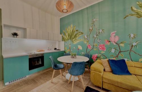 Pusztavacs Apartment | Azure Residence - Modern 2BR