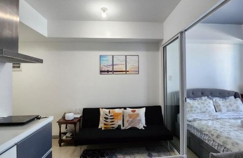 Don Bosco Apartment | Azure Resorts Condominium - Staycation Parañaque