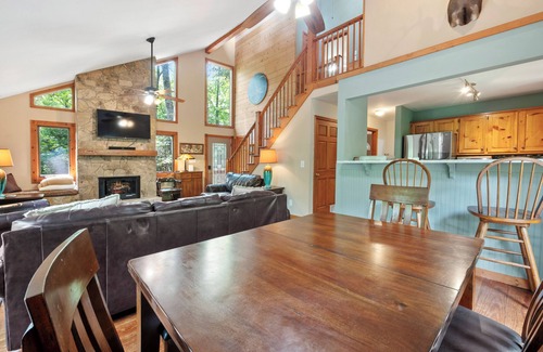 Dahlonega Cabin | Azure Springs- Secluded Mountain Retreat in Dahlonega. Perfect for Families!