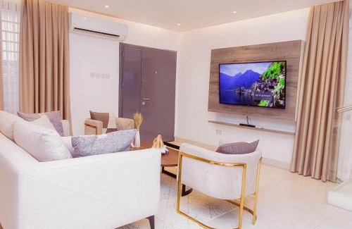 Tema House | AZURE - the perfect escape