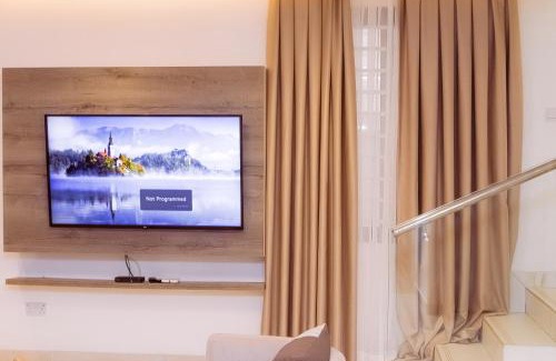 Tema House | AZURE - the perfect escape