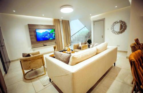 Tema House | AZURE - the perfect escape