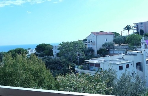 Caucade Apartment | Azurelle Lantern -