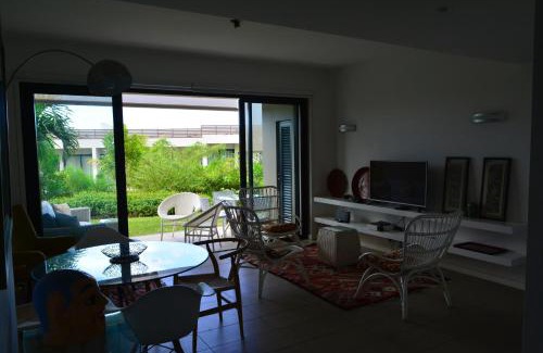 Roches Noires Apartment | AZURI Serviced Garden Apartment