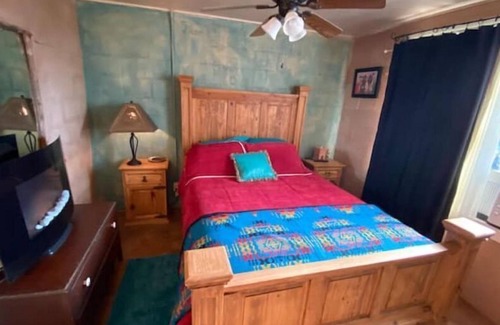 West Babylon House | (B) 10th St. Bungalow Downtown, Bandera, TX