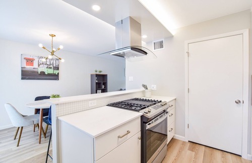 Brentwood Apartment | (B) 2 Bdr Mid-century apartment in Central Austin