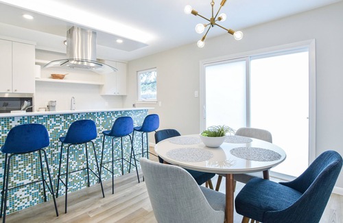 Brentwood Apartment | (B) 2 Bdr Mid-century apartment in Central Austin