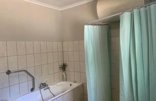 Kareeberg Hotel | B and B at Bloem