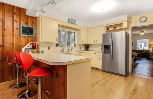 South Haven House | B and B's Beach House Accommodates Eleven Guests In 5 Bedrooms 2 Full Baths!