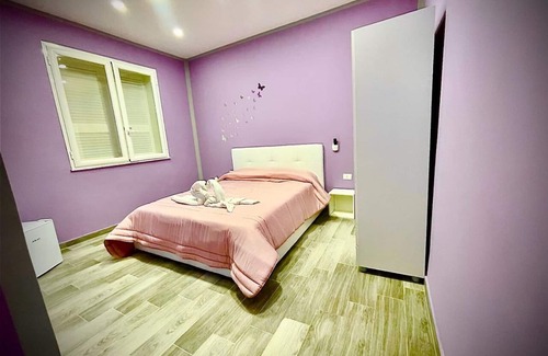 Secondigliano House | B&B AIRPORT-NAPLES 1km from airport 3km from central station 5km port