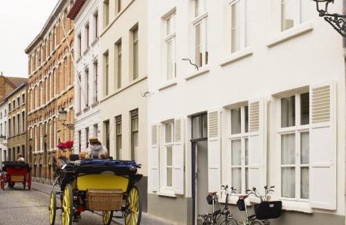 Historical Center Bruges Bed & Breakfast | B&B Alphabet - Luxury Guesthouse and Art Gallery