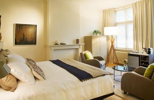Historical Center Bruges Bed & Breakfast | B&B Alphabet - Luxury Guesthouse and Art Gallery