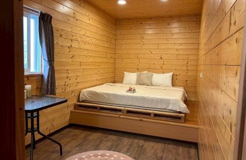 White Sand Beach House | B&B American Style cabin 5 minutes from the sea